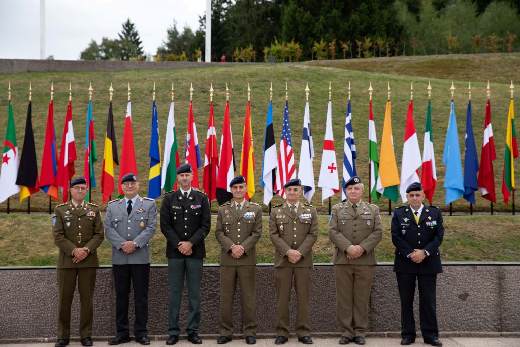 Teniente general Aroldo Lázaro y otras autoridades militares asistentes a la ceremonia