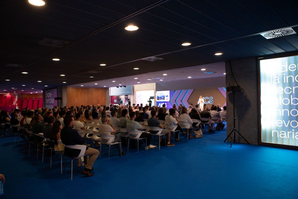 Asistentes a la ponencia del comandante del MCCE