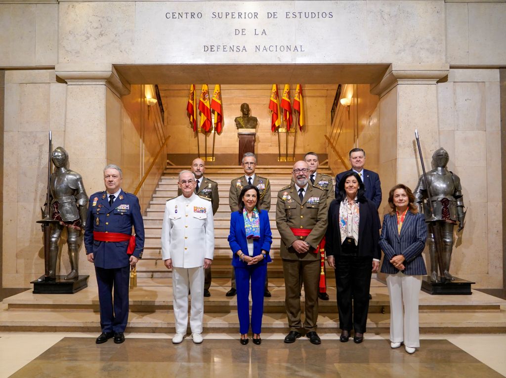 Ministra de Defensa, JEMAD y otras autoridades civíles y militares