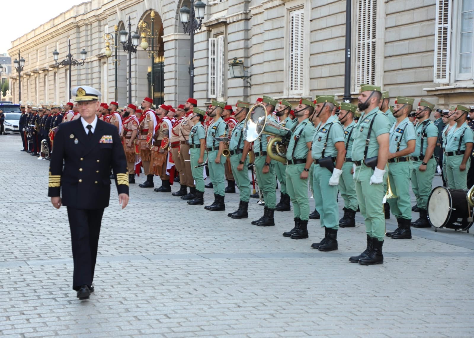 El JEMAD a su llegada al encuentro de músicas militares