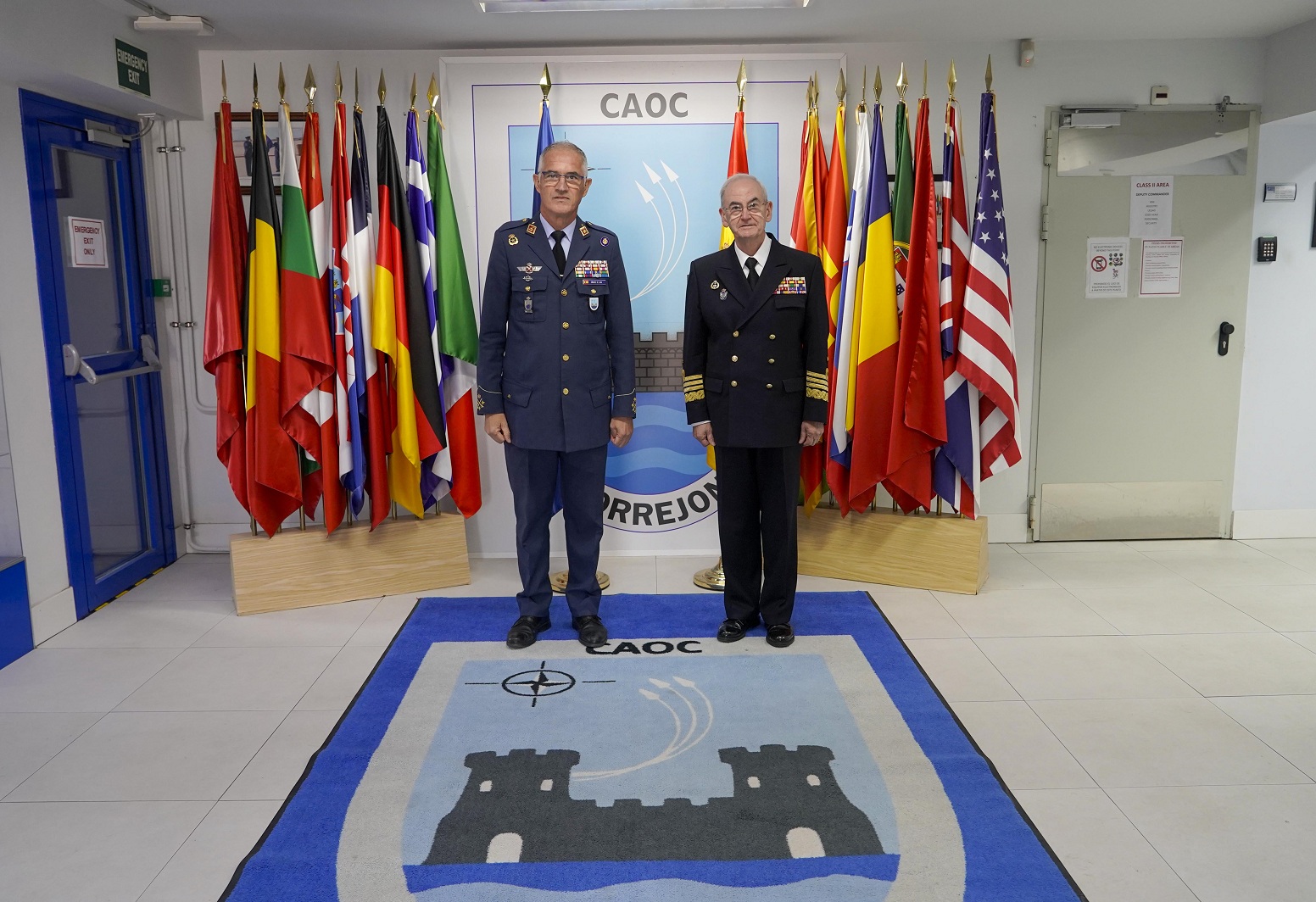 El JEMAD y el teniente general Sánchez de Lara en el CAOC