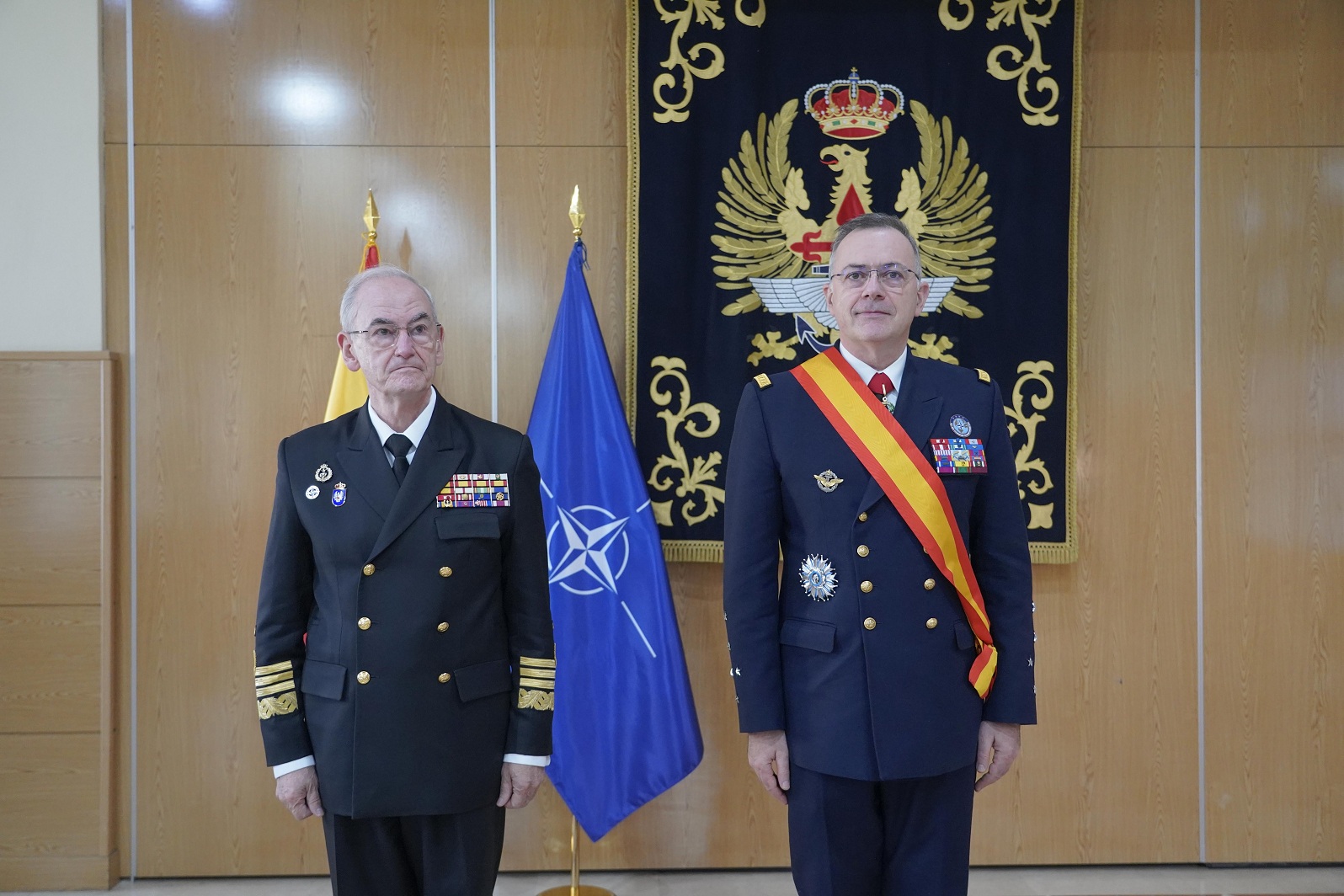El JEMAD otorga la Gran Cruz al Mérito Naval al SACT